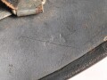 Luftwaffe, Stahlhelm Modell 1940. In allen Teilen original , die Nieten zugehörig, der Ring irgendwann ergänzt oder unschlau aus- und wieder eingebaut, das Hakenkreuz zu etwa 85% erhalten. Ungereinigt, Hersteller Q64
