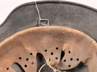 Heer, Stahlhelm Modell 1940. In allen Teilen original und zusammengehöriges Stück , das Hakenkreuz zu 99% erhalten. Ungereinigt, EF64
