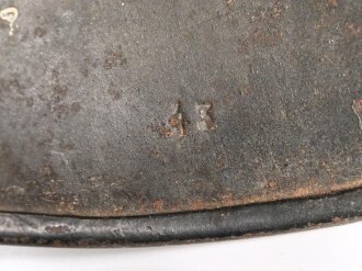 Heer, Stahlhelm Modell 1940. In allen Teilen original und zusammengehöriges Stück , das Hakenkreuz zu 99% erhalten. Ungereinigt, EF64