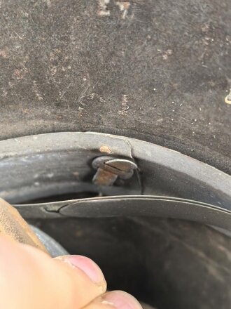 Heer, Stahlhelm Modell 1940. In allen Teilen original und zusammengehöriges Stück , das Hakenkreuz zu 99% erhalten. Ungereinigt, EF64