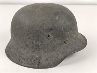 Heer, Stahlhelm Modell 1940. In allen Teilen original und zusammengehöriges Stück , das Hakenkreuz zu 99% erhalten. Ungereinigt, EF64