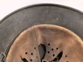 Heer, Stahlhelm Modell 1940. In allen Teilen original und zusammengehöriges Stück , das Hakenkreuz zu 99% erhalten. Ungereinigt, EF64