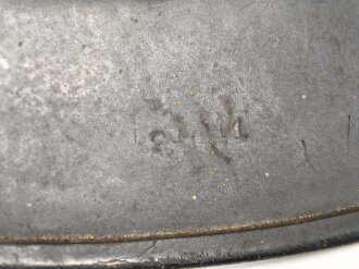 Luftwaffe, Stahlhelm Modell 1935. In allen Teilen original und zusammengehörig,  das Hakenkreuz zu 100%  erhalten. Ungereinigt, Hersteller Q68