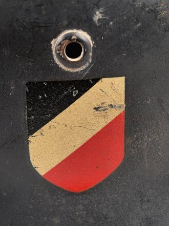 Luftwaffe, Stahlhelm Modell 1935. In allen Teilen original und zusammengehörig,  das Hakenkreuz zu 100%  erhalten. Ungereinigt, Hersteller Q68