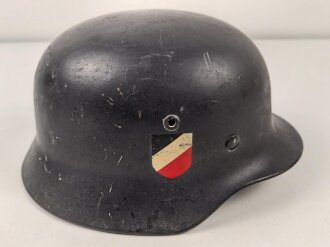 Luftwaffe, Stahlhelm Modell 1935. In allen Teilen original und zusammengehörig,  das Hakenkreuz zu 100%  erhalten. Ungereinigt, Hersteller Q68