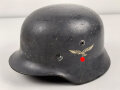 Luftwaffe, Stahlhelm Modell 1935. In allen Teilen original und zusammengehörig,  das Hakenkreuz zu 100%  erhalten. Ungereinigt, Hersteller Q68