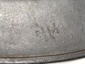 Luftwaffe, Stahlhelm Modell 1935. In allen Teilen original und zusammengehörig,  das Hakenkreuz zu 100%  erhalten. Ungereinigt, Hersteller Q68