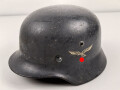 Luftwaffe, Stahlhelm Modell 1935. In allen Teilen original und zusammengehörig,  das Hakenkreuz zu 100%  erhalten. Ungereinigt, Hersteller Q68