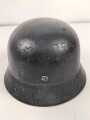 Luftwaffe, Stahlhelm Modell 1935. In allen Teilen original und zusammengehörig,  das Hakenkreuz zu 100%  erhalten. Ungereinigt, Hersteller Q68