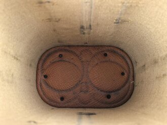 Lichtsprechgerät 80 Wehrmacht. Hersteller Carl Zeiss Jena. Optisch einwandfrei, Originallack, Funktion nicht geprüft. Im passenden Lederbehälter, diesem fehlt ein Metallbeschlag um den zweiten verschluss zu halten.