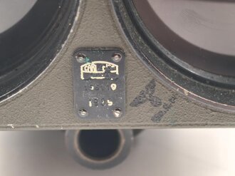 Lichtsprechgerät 80 Wehrmacht. Hersteller Carl Zeiss Jena. Optisch einwandfrei, Originallack, Funktion nicht geprüft. Im passenden Lederbehälter, diesem fehlt ein Metallbeschlag um den zweiten verschluss zu halten.