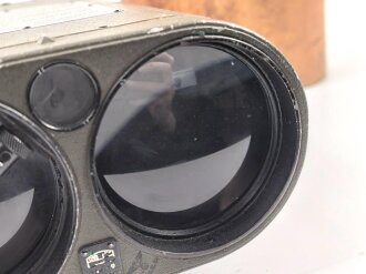 Lichtsprechgerät 80 Wehrmacht. Hersteller Carl Zeiss Jena. Optisch einwandfrei, Originallack, Funktion nicht geprüft. Im passenden Lederbehälter, diesem fehlt ein Metallbeschlag um den zweiten verschluss zu halten.