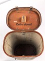 Lichtsprechgerät 80 Wehrmacht. Hersteller Carl Zeiss Jena. Optisch einwandfrei, Originallack, Funktion nicht geprüft. Im passenden Lederbehälter, diesem fehlt ein Metallbeschlag um den zweiten verschluss zu halten.