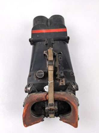 Richtungsweiser-Fernrohr "Rm.- F 12 x 60" für den Entfernungsmesser auf 4 Meter Basis, Gute Durchsicht, aber verschmutzt. Originallack, der Gummi angetrocknet. Ungereinigtes Stück