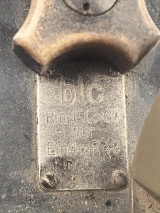 Richtungsweiser-Fernrohr "Rm.- F 12 x 60" für den Entfernungsmesser auf 4 Meter Basis, Gute Durchsicht, aber verschmutzt. Originallack, der Gummi angetrocknet. Ungereinigtes Stück