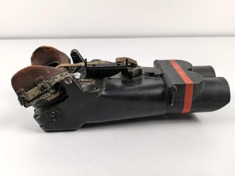 Richtungsweiser-Fernrohr "Rm.- F 12 x 60" für den Entfernungsmesser auf 4 Meter Basis, Gute Durchsicht, aber verschmutzt. Originallack, der Gummi angetrocknet. Ungereinigtes Stück