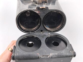 Richtungsweiser-Fernrohr "Rm.- F 12 x 60" für den Entfernungsmesser auf 4 Meter Basis, Gute Durchsicht, aber verschmutzt. Originallack, der Gummi angetrocknet. Ungereinigtes Stück