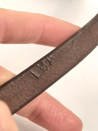 Luftwaffe, Stahlhelm Kinnriemen für Modell 1935. Gebraucht, vermutlich mit Schuhcreme nochmals "gebräunt"