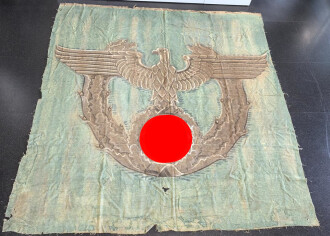 Polizei III.Reich, Teil eines gewaltigen, handbemalten Wandbehanges. Souvenier eines amerikanischen Soldaten aus dem 2. Weltkrieg. Maße etwa 190 x 200cm