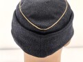Luftwaffe, Feldmütze Modell 1943 für Offiziere. Ab Werk mit Offizierslitze gefertigtes Stück. Kopfgrösse 58, leicht getragen.