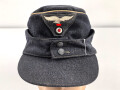 Luftwaffe, Feldmütze Modell 1943 für Offiziere. Ab Werk mit Offizierslitze gefertigtes Stück. Kopfgrösse 58, leicht getragen.