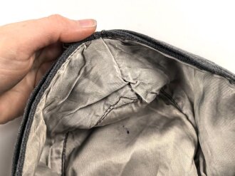 Luftwaffe, Feldmütze Modell 1943 für Mannschaften. Späte, " leichte " Ausführung. Leicht angeschmutzt, Kopfgrösse gemessen 54