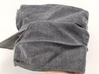 Luftwaffe, Feldmütze Modell 1943 für Mannschaften. Späte, " leichte " Ausführung. Leicht angeschmutzt, Kopfgrösse gemessen 54