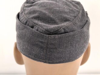 Luftwaffe, Feldmütze Modell 1943 für Mannschaften. Späte, " leichte " Ausführung. Leicht angeschmutzt, Kopfgrösse gemessen 54