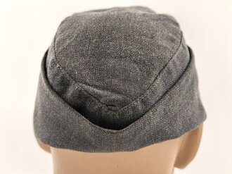 Luftwaffe, Feldmütze Modell 1943 für Mannschaften. Späte, " leichte " Ausführung. Leicht angeschmutzt, Kopfgrösse gemessen 54