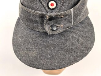 Luftwaffe, Feldmütze Modell 1943 für Mannschaften. Späte, " leichte " Ausführung. Leicht angeschmutzt, Kopfgrösse gemessen 54