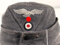 Luftwaffe, Feldmütze Modell 1943 für Mannschaften. Späte, " leichte " Ausführung. Leicht angeschmutzt, Kopfgrösse gemessen 54
