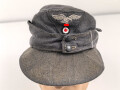 Luftwaffe, Feldmütze Modell 1943 für Mannschaften. Späte, " leichte " Ausführung. Leicht angeschmutzt, Kopfgrösse gemessen 54