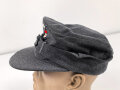 Luftwaffe, Feldmütze Modell 1943 für Mannschaften. Italienische Fertigung, typische lackierte Holzknöpfe, die Effekten ab Werk durchgenäht, Kopfgrösse 57.