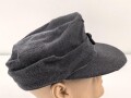 Luftwaffe, Feldmütze Modell 1943 für Mannschaften. Italienische Fertigung, typische lackierte Holzknöpfe, die Effekten ab Werk durchgenäht, Kopfgrösse 57.