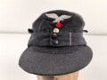 Luftwaffe, Feldmütze Modell 1943 für Mannschaften. Italienische Fertigung, typische lackierte Holzknöpfe, die Effekten ab Werk durchgenäht, Kopfgrösse 57.