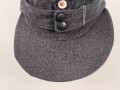 Luftwaffe, Feldmütze Modell 1943 für Mannschaften. Italienische Fertigung, typische lackierte Holzknöpfe, die Effekten ab Werk durchgenäht, Kopfgrösse 57.