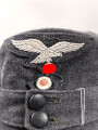 Luftwaffe, Feldmütze Modell 1943 für Mannschaften. Italienische Fertigung, typische lackierte Holzknöpfe, die Effekten ab Werk durchgenäht, Kopfgrösse 57.