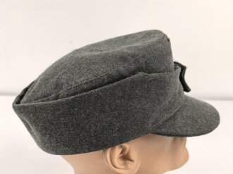 Heer, Feldmütze Modell 1943 für Mannschaften. Italienische Fertigung, typische lackierte Holzknöpfe,  Kopfgrösse 56
