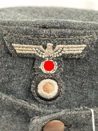 Heer, Feldmütze Modell 1943 für Mannschaften. Italienische Fertigung, typische lackierte Holzknöpfe,  Kopfgrösse 56