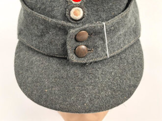 Heer, Feldmütze Modell 1943 für Mannschaften. Italienische Fertigung, typische lackierte Holzknöpfe,  Kopfgrösse 56