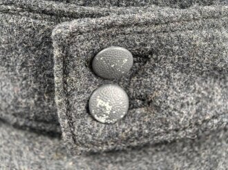 Luftwaffe, Feldmütze Modell 1943 für Mannschaften. Original vernähter Kriegsmarineadler, Kopfgrösse 60, datiert 1944. So noch nie gesehen.