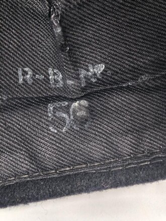 Schiffchen für eine Nachrichtenhelferin der Kriegsmarine. der Adler an ungewöhnlicher Stelle, aber meiner Meinung nach original vernäht. An den Seiten diverse kleiner Löcher von Abzeichen. Souvenier eines amerikanischen Soldaten aus dem 2. Weltkrieg