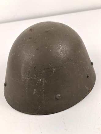 Tschechoslowakei 2. Weltkrieg, Stahlhelm in gutem Zustand, in allen Teilen original. Während des Krieges als Beutestück vereinnahmt und mit einem Stempel " Eigentum der NSDAP Kreisleitung M" versehen