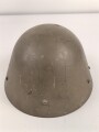 Tschechoslowakei 2. Weltkrieg, Stahlhelm in gutem Zustand, in allen Teilen original. Während des Krieges als Beutestück vereinnahmt und mit einem Stempel " Eigentum der NSDAP Kreisleitung M" versehen