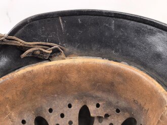 Souvenir Stahlhelm eines amerikanischen Soldaten der in Frankreich gegen die Wehrmacht gekämpft hat. Stahlhelm Modell 1940, in allen Teilen original, überlackiert und bemalt. Selten