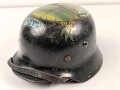 Souvenir Stahlhelm eines amerikanischen Soldaten der in der Normandy gegen die Wehrmacht gekämpft hat. Stahlhelm Modell 1940, in allen Teilen original, überlackiert und bemalt. Selten
