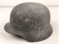 Stahlhelm Wehrmacht Modell 1935. In allen Teilen original und zusammengehörig, Ungereinigtes Stück von Q64. Originallack, darunter der ursprüngliche. apfelgrüne Lack. Ungereinigtes Stück