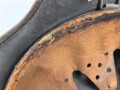 Luftwaffe, Stahlhelm Modell 1940. In allen Teilen original und zusammengehörig, Hersteller ET68. Ungereinigtes Stück, das Hakenkreuz beinahe vollständig erhalten