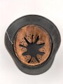 Luftwaffe, Stahlhelm Modell 1940. In allen Teilen original und zusammengehörig, Hersteller ET68. Ungereinigtes Stück, das Hakenkreuz beinahe vollständig erhalten