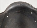 Luftwaffe, Stahlhelmglocke Modell 1935. Originallack, das Hakenkreuz passend zum Adler zu etwa 60-70% erhalten. SE66, ungereinigt